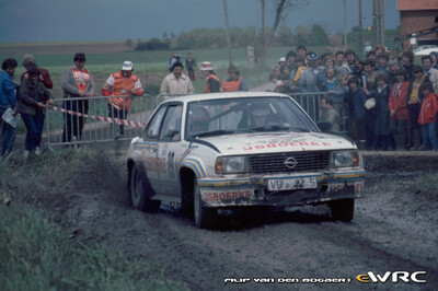 Valère Vandermaesen - Julien Aerts
12º Lotto Haspengouwrally 1983. Opel Ascona 400 (VB-JM 5). Clasificado 5º.

Del 13 al 15 de Mayo, Landen, Bélgica.

Superficie: asfalto y grava con un total de 413.94 km cronometrados divididos en 33 tramos (uno de ellos de 26.69 Km fue cancelado).

Tomaron la salida 123 equipos, finalizaron 52.

© Filip Van den Bogaert
@
Palabras clave: Opel;Ascona;Haspengouwrally;1983