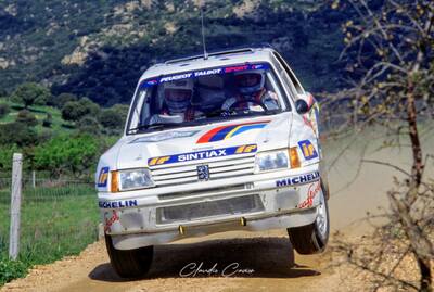 Andrea Zanussi - Paolo Amati
9º Rally Costa Smeralda 1986. Peugeot 205 Turbo 16 (MI 64170X). Clasificado 2º.

Del 16 al 18 de Abril, Porto cervo, norte de Cerdeña, Italia.
Superficie: tierra.

El Rally constaba de 546.00 Km cronometrados divididos en 35 tramos especiales.

Tomaron la salida 79 equipos, finalizaron 32.

© Claudio Cavion
@
Palabras clave: Peugeot;Grupo_B;Costa_Smeralda;1986