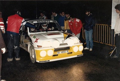 Carlos Sainz Cenamor - Antonio Boto
22º Rally Catalunya 1986. Renault 5 Maxiturbo (VA-4650-M). Clasificado 2º.
FASA Renault

Del 23 al 26 de Octubre, Barcelona, Catalunya, España.
Superficie: asfalto.

El Rally tenia un total de 1246.00 km de los que 417.00 km divididos en 30 tramos eran especiales.

Tomaron la salida 84 equipos, finalizaron 49.@
Palabras clave: Renault;Maxiturbo;grupo_B;Catalunya;1986;España;Spain