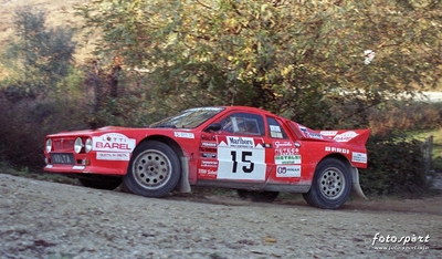 Oscar Barel - Marco Ercole
14º Marlboro San Marino Rally - Marlboro Challenge Trophy 1986. Lancia Rally 037 (TO W67776). Clasificado 5º.
Meteco Corse

Del 6 al 9 de Noviembre, San Marino.
Superficie: tierra - asfalto.

El Rally constaba de 350 km cronometrados divididos en 24 tramos especiales.

Tomaron la salida 62, finalizaron 25.

© Giovanni Scarpari "fotosport"
@
Palabras clave: Lancia;Rally;Grupo_B;San_Marino;1986