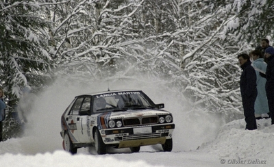 Juha Kankkunen - Juha Piironen
37º Internacional Suecia Rally 1987. Lancia Delta HF 4WD (TO 66485F). Clasificado 3º.
Martini Lancia

Del 13 al 14 de Febrero, Karlstad, Suecia.
Superficie: nieve - hielo.

El Rally tenia un total de 1176.05 Km de los que 408.15 km divididos en 27 tramos eran especiales (uno de ellos fue cancelado SS21 Vassjön de 5.70 km)

Se inscribieron 147 equipos, tomaron la salida 147, finalizaron 82.

© Olivier Delhez
@@
Palabras clave: Lancia;Delta;4WD;Suecia;1987