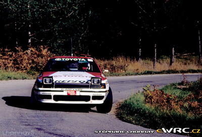 Armin Schwarz - Arne Hertz
27º Rallye Catalunya - Costa Brava - Rallye de España 1991. Toyota Celica GT-4 -ST165- (K-AM 2590). Clasificado 1º.
Toyota Team Europe

Del 10 al 13 de Noviembre, Lloret de Mar, Girona, Catalunya, España.
Superficie: asfalto - tierra.

El Rally tenia un total de 1606.98 km de los que 594.01 km divididos en 35 tramos eran especiales, (2 de ellas fueron canceladas SS4 Sant Hilari - Osor de 13.57 Km y SS29 Riera de Merles de 14.36 Km).

Tomaron la salida 76 equipos, finalizaron 33.

© Stéphane Lhonnay
@
Palabras clave: Toyota;Celica;Catalunya;1991;ST165;Spain;España