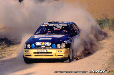 François Delecour - Daniel Grataloup
27º Rallye Catalunya - Costa Brava - Rallye de España 1991. Ford Sierra RS Cosworth 4x4 (H319 MTW). Clasificado 3º.
Q8 Team Ford

Del 10 al 13 de Noviembre, Lloret de Mar, Girona, Catalunya, España.
Superficie: asfalto - tierra.

El Rally tenia un total de 1606.98 km de los que 594.01 km divididos en 35 tramos eran especiales (2 de ellos fueron cancelados SS4 Sant Hilari - Osor de 13.57 Km y SS29 Riera de Merles de 14.36 Km).

Tomaron la salida 76 equipos, finalizaron 33.

© Stéphane Lhonnay
@
Palabras clave: Ford;Sierra;Cosworth;1991;Catalunya;España;Spain