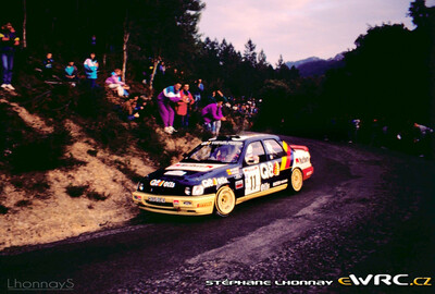 Mia Bardolet - Antonio Rodrí­guez
27º Rallye Catalunya - Costa Brava - Rallye de España 1991. Ford Sierra RS Cosworth 4x4 (H315 OEV). Clasificado 4º.
Q8 Team Ford

Primer año válido para el Campeonato Mundial de Rallyes.

Del 10 al 13 de Noviembre, Lloret de Mar, Girona, Catalunya, España.
Superficie: asfalto - tierra.

El Rally tenia un total de 1606.98 km de los que 594.01 km divididos en 35 tramos eran especiales (2 de ellos fueron cancelados SS4 Sant Hilari - Osor de 13.57 Km y SS29 Riera de Merles de 14.36 Km).

Tomaron la salida 76 equipos, finalizaron 33.

© Stéphane Lhonnay
@
Palabras clave: Ford;Sierra;Cosworth;Catalunya;Costa_Brava;1991;España;Spain