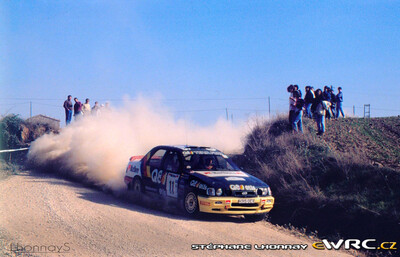 Mia Bardolet - Antonio Rodrí­guez
27º Rallye Catalunya - Costa Brava - Rallye de España 1991. Ford Sierra RS Cosworth 4x4 (H315 OEV). Clasificado 4º.
Q8 Team Ford

Primer año válido para el Campeonato Mundial de Rallyes.

Del 10 al 13 de Noviembre, Lloret de Mar, Girona, Catalunya, España.
Superficie: asfalto - tierra.

El Rally tenia un total de 1606.98 km de los que 594.01 km divididos en 35 tramos eran especiales (2 de ellos fueron cancelados SS4 Sant Hilari - Osor de 13.57 Km y SS29 Riera de Merles de 14.36 Km).

Tomaron la salida 76 equipos, finalizaron 33.

© Stéphane Lhonnay
@
Palabras clave: Ford;Sierra;Cosworth;Catalunya;Costa_Brava;1991;España;Spain