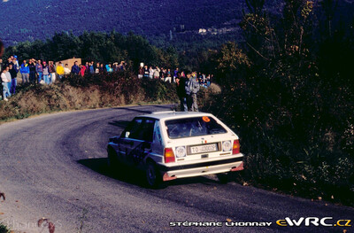 Jorge Recalde - Martin Christie
27º Rallye Catalunya - Costa Brava - Rallye de España 1991. Lancia Delta Integrale 16V (TO 40002P). Clasificado 6º.

Del 10 al 13 de Noviembre, Lloret de Mar, Girona, Catalunya, España.
Superficie: asfalto - tierra.

El Rally tenia un total de 1606.98 km de los que 594.01 km divididos en 35 tramos eran especiales (2 de ellas fueron canceladas SS4 Sant Hilari - Osor de 13.57 Km y SS29 Riera de Merles de 14.36 Km).

Tomaron la salida 76 equipos, finalizaron 33.

© Stéphane Lhonnay
@
Palabras clave: Jorge_Recalde;Lancia;Delta;Integrale;Catalunya;1991