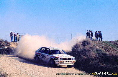 Gustavo Trelles - Daniel Muzio
27º Rallye Catalunya - Costa Brava - Rallye de España 1991. Lancia Delta Integrale 16V (TO 44774R). Abandonó por el embrague en SS32 La Creu de Lloret de 11.00 km.
Jolly Club

Del 10 al 13 de Noviembre, Lloret de Mar, Girona, Catalunya, España.
Superficie: asfalto - tierra.

El Rally tenia un total de 1606.98 km de los que 594.01 km divididos en 35 tramos eran especiales, (2 de ellas fueron canceladas SS4 Sant Hilari - Osor de 13.57 Km y SS29 Riera de Merles de 14.36 Km).

Tomaron la salida 76 equipos, finalizaron 33.

© Stéphane Lhonnay
@
Palabras clave: Lancia;Delta;Integrale;Catalunya;1991;España;Spain