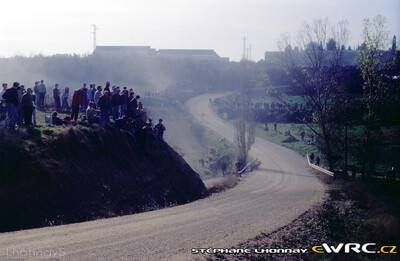 27º Rallye Catalunya - Costa Brava - Rallye de España 1991
SS21 Castellnou - Castelladrall de 24.53 km

Actualmente éste recorrido está asfaltado.

Del 10 al 13 de Noviembre, Lloret de Mar, Girona, Catalunya, España.
Superficie: asfalto - tierra.

El Rally tenia un total de 1606.98 km de los que 594.01 km divididos en 35 tramos eran especiales, (2 de ellas fueron canceladas SS4 Sant Hilari - Osor de 13.57 Km y SS29 Riera de Merles de 14.36 Km).

Tomaron la salida 76 equipos, finalizaron 33.

© Stéphane Lhonnay

Palabras clave: Catalunya;Costa_Brava;España;Spain;1991