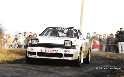 Renaud Verreydt - Georges Biar
35º Boucles de Spa Alphonse Delettre 1992. Toyota Celica GT-4 "ST165" (DUA-883). Clasificado 1º.
Toyota Racing

Del 7 al 9 de Febrero, Spa, Bélgica.
Superficie: Asfalto con un total de 296.58 km cronometrados.

Tomaron la salida 88 equipos, finalizaron 54.

© Filip Van den Bogaert
@
Palabras clave: Toyota;Celica;ST165;Boucles_Spa;1992