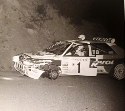 Carlos Sainz Cenamor - Lui­s Moya
61º Rallye Automobile de Monte-Carlo 1993. Lancia Delta HF Integrale (TO 73022T). Clasificado 14º.
Jolly Club

Del 21 al 27 de Enero, Monaco.
Superficie: asfalto - nieve.

El Rally tenia un total de 3086.00 km de los que 593.62 km divididos en 22 tramos, eran especiales.

Se inscribieron 182 equipos, tomaron la salida 167, finalizaron 86.@
Palabras clave: Integrale;Lancia;Delta;Montecarlo;1993