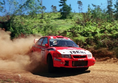 Tommi Mäkinen - Risto Mannisenmäki
12º Telstra Rally Australia 1999. Mitsubishi Lancer Evo V (S2 TMR). Clasificado 3º.
Marlboro Mitsubishi Ralliart

Del 4 al 7 de Noviembre, Perth.
Superficie: tierra.

El Rally tenia un total de 1424.33 Km de los que 395.88 Km divididos en 23 tramos eran especiales.

Se inscribieron 89 equipos, tomaron la salida 84, finalizaron 49.@
Palabras clave: Mitsubishi;Lancer;Evo5;Australia;1999