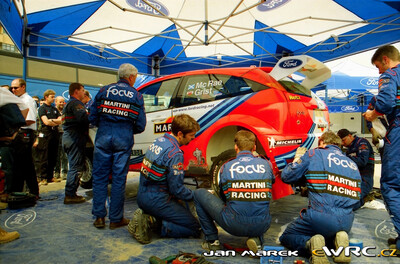 Colin McRae - Nicky Grist
33º TAP Rallye de Portugal 1999. Ford Focus WRC '99 (S7 FMC). Clasificado 1º.
Ford Motor Co. Ltd.

Del 21 al 24 de Marzo, Matosinhos, Porto, Portuigal.
Superficie: tierra.

El Rally tení­a un total de 1768.61 km de los que 399.51 km divididos en 23 tramos eran especiales (dos de ellos fueron cancelados SS18 Arganil - Coja 2 de 20.96 km y SS19 Salgueiro - Gois 2 de 19.70 km).

Se inscribieron 117 equipos, tomaron la salida 117, finalizaron 56.

© Jan Marek
@
Palabras clave: Ford;Focus;WRC;Portugal;1999