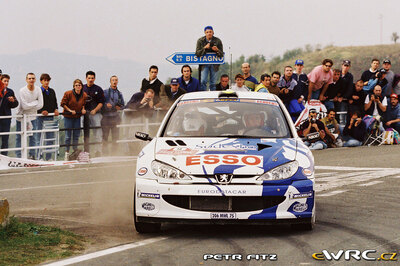 Gilles Panizzi - Hervé Panizzi
41º Rallye Sanremo - Rallye d'Italia 1999. Peugeot 206 WRC (206 MWL 75). Clasificado 2º.

Del 11 al 13 de Octubre, Sanremo, Liguria, Imperia, Italia.
Superficie: asfalto.

El Rally tenia un total de 1384.58 Km de los que 384.88 Km divididos en 18 tramos, eran especiales.

Se inscribieron 124 equipos, tomaron la salida 119, finalizaron 55.

© Petr Fitz
@@
Palabras clave: Peugeot;WRC;Sanremo;1999