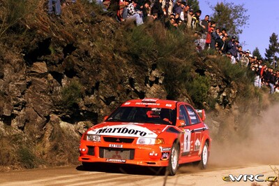 Tommi Mäkinen - Risto Mannisenmaki
33º TAP Rallye de Portugal 1999. Mitsubishi Lancer Evo VI (S3 TMR). Clasificado 5º.
Marlboro Mitsubishi Ralliart

Del 21 al 24 de Marzo, Matosinhos, Porto, Portuigal.
Superficie: tierra.

El Rally tení­a un total de 1768.61 km de los que 399.51 km divididos en 23 tramos eran especiales (dos de ellos fueron cancelados SS18 Arganil - Coja 2 de 20.96 km y SS19 Salgueiro - Gois 2 de 19.70 km).

Se inscribieron 117 equipos, tomaron la salida 117, finalizaron 56.

© eWRC
@@
Palabras clave: Mitsubishi;Lancer;Portugal;1999