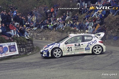 Marcus Grönholm - Timo Rautiainen
41º Rallye Sanremo - Rallye d'Italia 1999. Peugeot 206 WRC (206 MWP 75). Clasificado 8º.
Peugeot Esso

Del 11 al 13 de Octubre, Sanremo, Liguria, Imperia, Italia.
Superficie: asfalto.

El Rally tenia un total de 1384.58 Km de los que 384.88 Km divididos en 18 tramos, eran especiales.

Se inscribieron 124 equipos, tomaron la salida 119, finalizaron 55.

© Giovanni Scarpari "fotosport"
@@
Palabras clave: Peugeot;WRC;Sanremo;1999