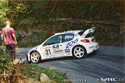 Marcus Grönholm - Timo Rautiainen
41º Rallye Sanremo - Rallye d'Italia 1999. Peugeot 206 WRC (206 MWP 75). Clasificado 8º.
Peugeot Esso

Del 11 al 13 de Octubre, Sanremo, Liguria, Imperia, Italia.
Superficie: asfalto.

El Rally tenia un total de 1384.58 Km de los que 384.88 Km divididos en 18 tramos, eran especiales.

Se inscribieron 124 equipos, tomaron la salida 119, finalizaron 55.

© Petr Fitz
@@
Palabras clave: Peugeot;WRC;Sanremo;1999