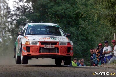 Jouko Puhakka - Jakke Honkanen
49º Neste Rally Finland 1999. Mitsubishi Lancer Evo V (U-6175). Clasificado 11º.
Tyre Research Institute R.T.

Del 20 al 22 de Agosto, Jyväskylä.
Superficie: tierra.

El Rally tenia un total de 1218.42 km de los que 377.26 km divididos en 23 tramos eran especiales.

Se inscribieron 131 equipos, tomaron la salida 129, finalizaron 64.

© eWRC
@@
Palabras clave: Mitsubishi;Lancer;Finlandia;1999