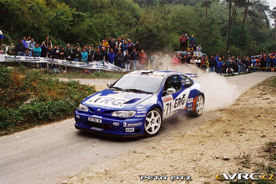 Piero Longhi - Lucio Baggio
41º Rallye Sanremo - Rallye d'Italia 1999. Renault Mégane Maxi (AR 099 ZN). Clasificado 12º.
Treviso Rally Team

Del 11 al 13 de Octubre, Sanremo, Liguria, Imperia, Italia.
Superficie: asfalto.

El Rally tenia un total de 1384.58 Km de los que 384.88 Km divididos en 18 tramos, eran especiales.

Se inscribieron 124 equipos, tomaron la salida 119, finalizaron 55.

© Petr Fitz
@@
Palabras clave: Renault;Megane;Maxi;Sanremo;1999