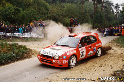 Volkan Isik - Erkan Bodur
41º Rallye Sanremo - Rallye d'Italia 1999. Toyota Corolla WRC (K-AM 5020). Clasificado 15º.
Toyota Mobil Team Turkey

Del 11 al 13 de Octubre, Sanremo, Liguria, Imperia, Italia.
Superficie: asfalto.

El Rally tenia un total de 1384.58 Km de los que 384.88 Km divididos en 18 tramos, eran especiales.

Se inscribieron 124 equipos, tomaron la salida 119, finalizaron 55.

© Petr Fitz
@@
Palabras clave: Toyota;Corolla;WRC;Sanremo;1999