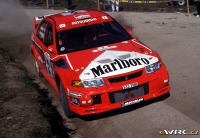 Marcus Grönholm - Timo Rautiainen
33º TAP Rallye de Portugal 1999. Mitsubishi Carisma GT Evo VI (S33 TMR). Abandonó por la transmisión del coche en SS16 Arganil - Coja 1 de 20.96 Km.
Marlboro Mitsubishi Ralliart

Del 21 al 24 de Marzo, Matosinhos, Porto, Portuigal.
Superficie: tierra.

El Rally tení­a un total de 1768.61 km de los que 399.51 km divididos en 23 tramos eran especiales (dos de ellos fueron cancelados SS18 Arganil - Coja 2 de 20.96 km y SS19 Salgueiro - Gois 2 de 19.70 km).

Se inscribieron 117 equipos, tomaron la salida 117, finalizaron 56.

© eWRC
@@
Palabras clave: Mitsubishi;Carisma;Portugal;1999