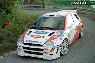 Colin McRae - Nicky Grist
41º Rallye Sanremo - Rallye d'Italia 1999. Ford Focus WRC '99 (S14 FMC). Abandonó por accidente en SS13 Turpino 2 de 24.45 km.

Del 11 al 13 de Octubre, Sanremo, Liguria, Imperia, Italia.
Superficie: asfalto.

El Rally tenia un total de 1384.58 Km de los que 384.88 Km divididos en 18 tramos, eran especiales.

Se inscribieron 124 equipos, tomaron la salida 119, finalizaron 55.

© Teams
@@
Palabras clave: Ford;Focus;WRC;Sanremo;1999