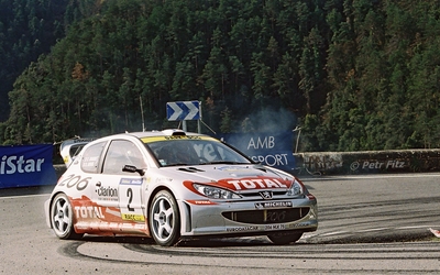Didier Auriol - Denis Giraudet
37º Rally Catalunya Costa-Brava 2001. Peugeot 206 WRC (206 NLK 75). Clasificado 1º.
Peugeot Total

Del 22 al 25 de Marzo, Lloret de Mar, Girona, Catalunya, España.
Superficie: asfalto.

El Rally tenia un total de 1779.13 km de los que 383.18 km divididos en 18 tramos eran especiales, (una de ellas fue cancelada SS12 La Riba 2 de 35.89 Km).

Se inscribieron 79 equipos, tomaron la salida 76, finalizaron 36.

© Petr Fitz
@@
Palabras clave: Peugeot;WRC;Catalunya;Costa_Brava;2001;España;Spain