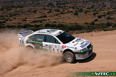 Armin Schwarz - Manfred Hiemer
48º Acropolis Rally 2001. Skoda Octavia WRC Evo2 (MBO 12-30). Clasificado 7º.
Skoda Motorsport

Del 14 al 17 de Junio, Atenas, Grecia.
Superficie: tierra.

El Rally tenia un total de 1613.98 km de los que 387.41 km divididos en 20 tramos eran especiales ((uno de ellos fue cancelado SS5 Elatia de 31.40 Km).

Tomaron la salida 110 equipos, finalizaron 47.

© eWRC
@
Palabras clave: Skoda;Octavia;WRC;Grecia;Acropolis;2001