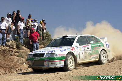 Armin Schwarz - Manfred Hiemer
48º Acropolis Rally 2001. Skoda Octavia WRC Evo2 (MBO 12-30). Clasificado 7º.
Skoda Motorsport

Del 14 al 17 de Junio, Atenas, Grecia.
Superficie: tierra.

El Rally tenia un total de 1613.98 km de los que 387.41 km divididos en 20 tramos eran especiales ((uno de ellos fue cancelado SS5 Elatia de 31.40 Km).

Tomaron la salida 110 equipos, finalizaron 47.

© eWRC
@
Palabras clave: Skoda;Octavia;WRC;Grecia;Acropolis;2001