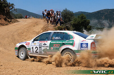 Bruno Thiry - Stéphane Prévot
48º Acropolis Rally 2001. Skoda Octavia WRC Evo2 (MBO 12-30). Clasificado 7º.
Skoda Motorsport

Del 14 al 17 de Junio, Atenas, Grecia.
Superficie: tierra.

El Rally tenia un total de 1613.98 km de los que 387.41 km divididos en 20 tramos eran especiales ((uno de ellos fue cancelado SS5 Elatia de 31.40 Km).

Tomaron la salida 110 equipos, finalizaron 47.

© eWRC
@@
Palabras clave: Skoda;Octavia;WRC;Grecia;Acropolis;2001