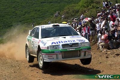 Bruno Thiry - Stéphane Prévot
48º Acropolis Rally 2001. Skoda Octavia WRC Evo2 (MBO 12-30). Clasificado 7º.
Skoda Motorsport

Del 14 al 17 de Junio, Atenas, Grecia.
Superficie: tierra.

El Rally tenia un total de 1613.98 km de los que 387.41 km divididos en 20 tramos eran especiales ((uno de ellos fue cancelado SS5 Elatia de 31.40 Km).

Tomaron la salida 110 equipos, finalizaron 47.

© eWRC
@@
Palabras clave: Skoda;Octavia;WRC;Grecia;Acropolis;2001