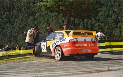 Marc Blázquez - Jordi Mercader
37º Rallye Catalunya - Costa Brava - Rallye de España 2001. Seat Cordoba WRC Evo3 (B-8609-XC). Abandonó por avería mecánica en SS11 Escaladei 2 de 14.43 km.
Seat Sport

Del 22 al 25 de Marzo, Lloret de Mar, Girona, Catalunya, España.
Superficie: asfalto.

El Rally tenia un total de 1779.13 km de los que 383.18 km divididos en 18 tramos eran especiales, (una de ellas fue cancelada SS12 La Riba 2 de 35.89 Km).

Se inscribieron 79 equipos, tomaron la salida 76, finalizaron 36.

© Petr Fitz
@@
Palabras clave: Seat;Cordoba;WRC;Catalunya;Costa_Brava;España;Spain;2001