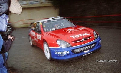 Carlos Sainz Cenamor - Marc Marti
72º Rallye Automobile de Monte-Carlo 2004. Citröen Xsara WRC. Abandonó por accidente en SS9 Sigale - Col de Bleine 1 de 28.39 km.

Del 23 al 25 de Enero, Monaco.
Superficie: asfalto.

El Rally tenia un total de 1,331.92 Km de los que 389.12 Km divididos en 15 tramos eran especiales (2 de ellos fueron cancelados SS1 Selonnet - Breziers 1 de 22.64 Km y SS10 Tourette du Chateau - St Antonin 2 de 24.80 Km. Uno de ellos se dio con tiempo de tramo teórico a todos los equipos, SS8 Tourette du Chateau - St Antonin 1 de 24.80 Km).

Se inscribieron 45 equipos, tomaron la salida 43, finalizaron 20.

© Leszek Kusmirek
@
Palabras clave: ;Montecarlo;Citroen;Xsara;WRC;2004
