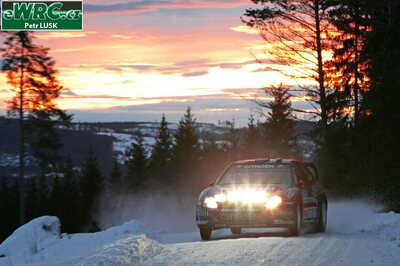 Sébastien Loeb - Daniel Elena
55º Uddeholm Swedish Rally 2006. Citroën Xsara WRC (831 DPT 78). Clasificado 2º.
Kronos Racing

Del 3 al 5 de Febrero, Karlstad, Värmland County.
Superficie: nieve - hielo.

El Rally constaba de 3 etapas con un total de 1441.16 km de los que 349.02 km divididos en 19 tramos eran cronometrados.

Tomaron la salida 63 equipos, finalizaron 51.

© Joachim Hähn
@
Palabras clave: Citroen;Xsara;WRC;Suecia;2006;Nieve