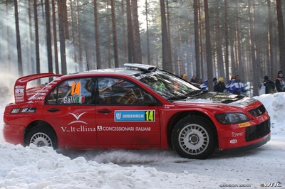Gianluigi Galli - Giovanni Bernacchini
55º Uddeholm Swedish Rally 2006. Mitsubishi Lancer WRC 05 (KR05 ZKL). Clasificado 4º.

Del 3 al 5 de Febrero, Karlstad, Värmland County.
Superficie: nieve - hielo.

El Rally constaba de 3 etapas con un total de 1441.16 km de los que 349.02 km divididos en 19 tramos eran cronometrados.

Tomaron la salida 63 equipos, finalizaron 51.

© Joachim Hähn
@
Palabras clave: Mitsubishi;Lancer;WRC;Suecia;2006