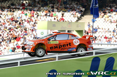 Henning Solberg - Cato Menkerud
53º BP Ultimate Acropolis Rally of Greece 2006. Peugeot 307 WRC (468 PWL 75). Clasificado 5º.
OMV Peugeot Norway

Del 2 al 4 de Junio, Athens.
Superficie: tierra.

El Rally constabade 3 etapas con un tenia un total de 1279.29 km de los que 355.62 km divididos en 18 tramos eran cronometrados.

Se inscribieron 91 equipos, tomaron la salida 84, finalizaron 69.

© Petr Sagner
@
Palabras clave: Peugeot;WRC;Atenas;Grecia;Acropolis;2006