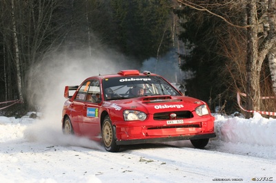 Thomas Rådström - Jörgen Skallman
55º Uddeholm Swedish Rally 2006. Subaru Impreza S10 WRC '04 (XKS 870). Clasificado 5º.

Del 3 al 5 de Febrero, Karlstad, Värmland County.
Superficie: nieve - hielo.

El Rally constaba de 3 etapas con un total de 1441.16 km de los que 349.02 km divididos en 19 tramos eran cronometrados.

Tomaron la salida 63 equipos, finalizaron 51.

© Joachim Hähn
@
Palabras clave: Subaru;Impreza;WRC;Suecia;2006;Nieve