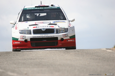 Jan Kopecký - Filip Schovánek
42º RallyRACC Catalunya - Costa Daurada 2006. Skoda Fabia WRC (4S8 9856). Clasificado 5º.
Czech RT Škoda Kopecký

Del 24 al 26 de Marzo, Salou, Tarragona, Catalunya, España.
Superficie: asfalto.

El Rally tenia un total de 1376.14 Km de los que 346.43 Km divididos en 16 tramos eran especiales.

Se inscribieron 71 equipos, tomaron la salida 66, finalizaron 56.

© Joachim Hähn
@
Palabras clave: Skoda;Fabia;WRC;Catalunya;España;Spain;2006
