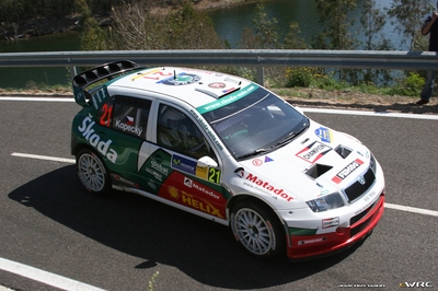 Jan Kopecký - Filip Schovánek
42º RallyRACC Catalunya - Costa Daurada 2006. Skoda Fabia WRC (4S8 9856). Clasificado 5º.
Czech RT Škoda Kopecký

Del 24 al 26 de Marzo, Salou, Tarragona, Catalunya, España.
Superficie: asfalto.

El Rally tenia un total de 1376.14 Km de los que 346.43 Km divididos en 16 tramos eran especiales.

Se inscribieron 71 equipos, tomaron la salida 66, finalizaron 56.

© Joachim Hähn
@
Palabras clave: Skoda;Fabia;WRC;Catalunya;España;Spain;2006
