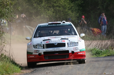 Jan Kopecký - Filip Schovánek
42º RallyRACC Catalunya - Costa Daurada 2006. Skoda Fabia WRC (4S8 9856). Clasificado 5º.
Czech RT Škoda Kopecký

Del 24 al 26 de Marzo, Salou, Tarragona, Catalunya, España.
Superficie: asfalto.

El Rally tenia un total de 1376.14 Km de los que 346.43 Km divididos en 16 tramos eran especiales.

Se inscribieron 71 equipos, tomaron la salida 66, finalizaron 56.

© Joachim Hähn
@
Palabras clave: Skoda;Fabia;WRC;Catalunya;España;Spain;2006