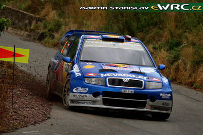 Andreas Aigner - Klaus Wicha
25º OMV ADAC Rallye Deutschland 2006. Skoda Fabia WRC (4S5 3381). Clasificado 6º.
Red Bull Skoda

Del 11 al 13 de Agosto, Trier, Rhineland-Palatinate.
Superficie: asfalto.

El Rally constaba de 3 etapas con un total de 1300.48 km de los que 349.11 km divididos en 19 tramos eran cronometrados.

Tomaron la salida 73 equipos, finalizaron 56.

© Martin Stanislav
@
Palabras clave: Skoda;Fabia;WRC;2006