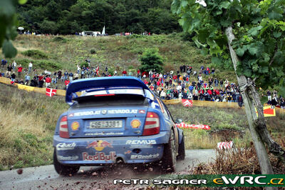 Andreas Aigner - Klaus Wicha
25º OMV ADAC Rallye Deutschland 2006. Skoda Fabia WRC (4S5 3381). Clasificado 6º.
Red Bull Skoda

Del 11 al 13 de Agosto, Trier, Rhineland-Palatinate.
Superficie: asfalto.

El Rally constaba de 3 etapas con un total de 1300.48 km de los que 349.11 km divididos en 19 tramos eran cronometrados.

Tomaron la salida 73 equipos, finalizaron 56.

© Petr Sagner
@
Palabras clave: Skoda;Fabia;WRC;2006