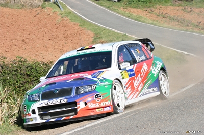 François Duval - Patrick Pivato
42º RallyRACC Catalunya - Costa Daurada 2006. Skoda Fabia WRC (S37 88E). Clasificado 6º.
First Motorsport Skoda

Del 24 al 26 de Marzo, Salou, Tarragona, Catalunya, España.
Superficie: asfalto.

El Rally tenia un total de 1376.14 Km de los que 346.43 Km divididos en 16 tramos eran especiales.

Se inscribieron 71 equipos, tomaron la salida 66, finalizaron 56.

© Joachim Hähn
@
Palabras clave: Skoda;Fabia;WRC;Catalunya;Spain;España;2006