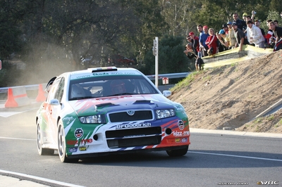 François Duval - Patrick Pivato
42º RallyRACC Catalunya - Costa Daurada 2006. Skoda Fabia WRC (S37 88E). Clasificado 6º.
First Motorsport Skoda

Del 24 al 26 de Marzo, Salou, Tarragona, Catalunya, España.
Superficie: asfalto.

El Rally tenia un total de 1376.14 Km de los que 346.43 Km divididos en 16 tramos eran especiales.

Se inscribieron 71 equipos, tomaron la salida 66, finalizaron 56.

© Joachim Hähn
@
Palabras clave: Skoda;Fabia;WRC;Catalunya;Spain;España;2006