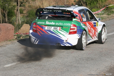 François Duval - Patrick Pivato
42º RallyRACC Catalunya - Costa Daurada 2006. Skoda Fabia WRC (S37 88E). Clasificado 6º.
First Motorsport Skoda

Del 24 al 26 de Marzo, Salou, Tarragona, Catalunya, España.
Superficie: asfalto.

El Rally tenia un total de 1376.14 Km de los que 346.43 Km divididos en 16 tramos eran especiales.

Se inscribieron 71 equipos, tomaron la salida 66, finalizaron 56.

© Joachim Hähn
@
Palabras clave: Skoda;Fabia;WRC;Catalunya;Spain;España;2006