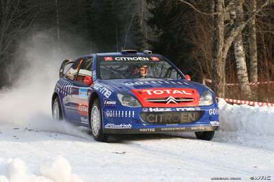 Xevi Pons - Carlos del Barrio
55º Uddeholm Swedish Rally 2006. Citroën Xsara WRC (823 DPT 78). Clasificado 7º.
Kronos Racing

Del 3 al 5 de Febrero, Karlstad, Värmland County.
Superficie: nieve - hielo.

El Rally constaba de 3 etapas con un total de 1441.16 km de los que 349.02 km divididos en 19 tramos eran cronometrados.

Tomaron la salida 63 equipos, finalizaron 51.

© Joachim Hähn
@
Palabras clave: Citroen;Xsara;WRC;Suecia;2006;Nieve