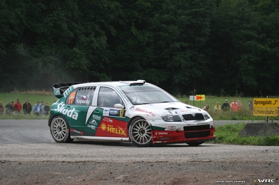 Jan Kopecký - Filip Schovánek
25º OMV ADAC Rallye Deutschland 2006. Skoda Fabia WRC (4S8 9856). Clasificado 7º.
Czech RT Skoda Kopecký

Del 11 al 13 de Agosto, Trier, Rhineland-Palatinate.
Superficie: asfalto.

El Rally constaba de 3 etapas con un total de 1300.48 km de los que 349.11 km divididos en 19 tramos eran cronometrados.

Tomaron la salida 73 equipos, finalizaron 56.

© Joachim Hähn
@
Palabras clave: Skoda;Fabia;WRC;Alemania;2006