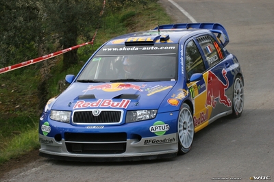 Gilles Panizzi - Hervé Panizzi
42º RallyRACC Catalunya - Costa Daurada 2006. Skoda Fabia WRC (4S5 3382). Clasificado 10º.
Red Bull Skoda

Del 24 al 26 de Marzo, Salou, Tarragona, Catalunya, España.
Superficie: asfalto.

El Rally tenia un total de 1,376.14 Km de los que 346.43 Km divididos en 16 tramos eran especiales.

Se inscribieron 71 equipos, tomaron la salida 66, finalizaron 56.

© Joachim Hähn
@
Palabras clave: Skoda;Fabia;WRC;Catalunya;España;Spain;2006