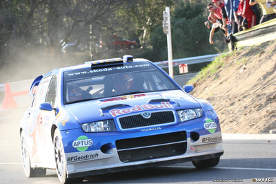 Gilles Panizzi - Hervé Panizzi
42º RallyRACC Catalunya - Costa Daurada 2006. Skoda Fabia WRC (4S5 3382). Clasificado 10º.
Red Bull Skoda

Del 24 al 26 de Marzo, Salou, Tarragona, Catalunya, España.
Superficie: asfalto.

El Rally tenia un total de 1,376.14 Km de los que 346.43 Km divididos en 16 tramos eran especiales.

Se inscribieron 71 equipos, tomaron la salida 66, finalizaron 56.

© Joachim Hähn
@
Palabras clave: Skoda;Fabia;WRC;Catalunya;España;Spain;2006
