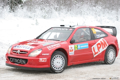 Janne Tuohino - Risto Pietiläinen
55º Uddeholm Swedish Rally 2006. Citroën Xsara WRC (833 DPT 78). Clasificado 10º.

Cuarta victoria de Marcus Grönholm en Suecia y 50º victoria de Ford en el WRC.

Del 3 al 5 de Febrero, Karlstad, Värmland County.
Superficie: nieve - hielo.

El Rally constaba de 3 etapas con un total de 1441.16 km de los que 349.02 km divididos en 19 tramos eran cronometrados.

Tomaron la salida 63 equipos, finalizaron 51.

© Joachim Hähn
@
Palabras clave: Citroen;Xsara;WRC;Suecia;2006;Nieve