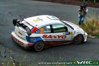 Gareth MacHale - Paul Nagle
25º OMV ADAC Rallye Deutschland 2006. Ford Focus RS WRC '04 (ET53 UNY). Clasificado 10º.

Del 11 al 13 de Agosto, Trier, Rhineland-Palatinate.
Superficie: asfalto.

El Rally constaba de 3 etapas con un total de 1300.48 km de los que 349.11 km divididos en 19 tramos eran cronometrados.

Tomaron la salida 73 equipos, finalizaron 56.

© Vít Bezdekovský
@
Palabras clave: Ford;Focus;WRC;Alemania